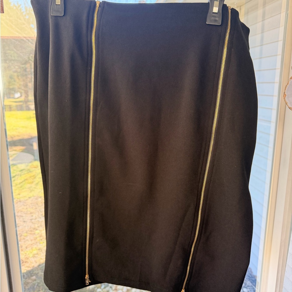 SHEIN Black Pencil Skirt with Gold Zipper Detail
